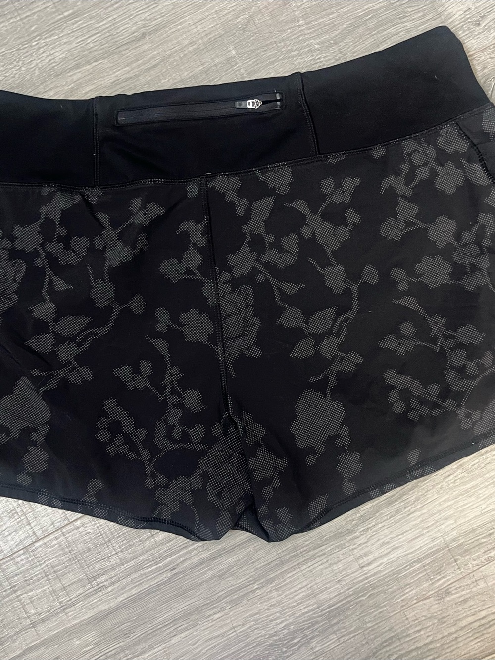 EUC Women's Black Floral Performance Shorts - Picture 2 of 3